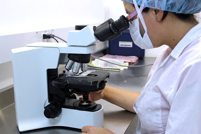 microscope-2352650_640